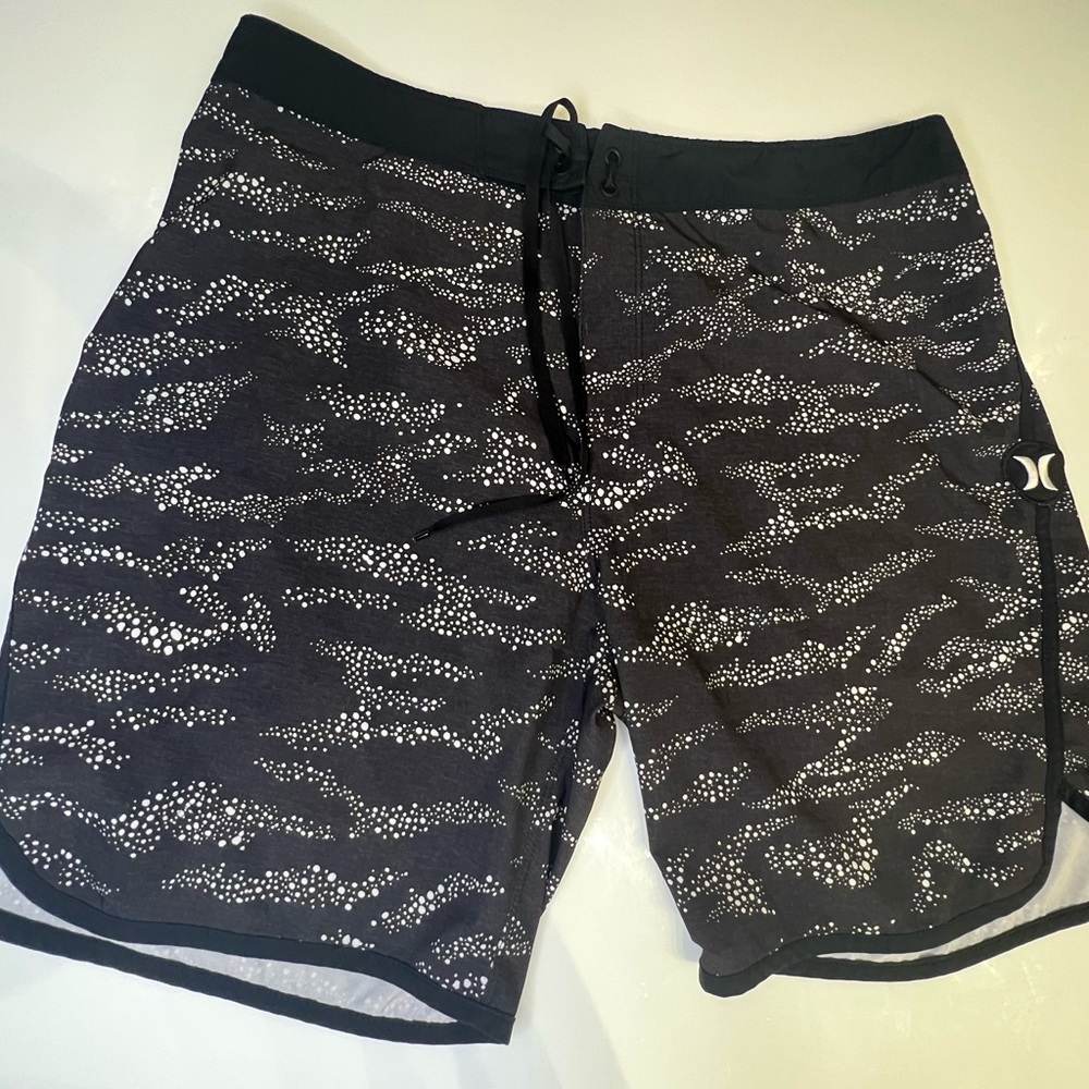 Hurley Phantom men size 33 swim trunks